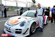 В Баку стартовал парад гоночных машин, участвующих в City Challenge (Фото)